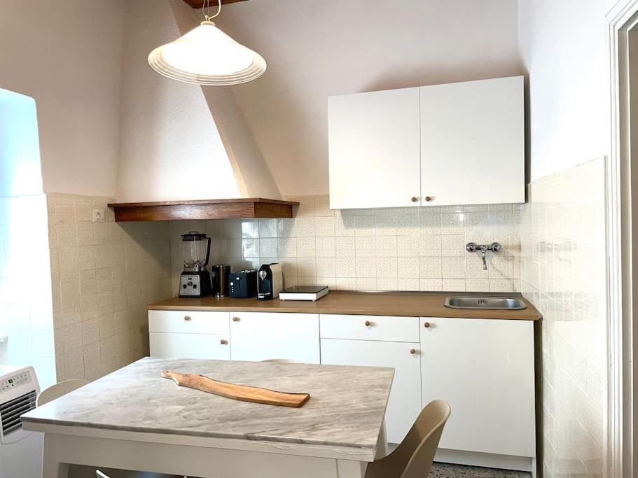 Historic Downtown Home By The Sea With King Bed Monterosso al Mare Exterior photo